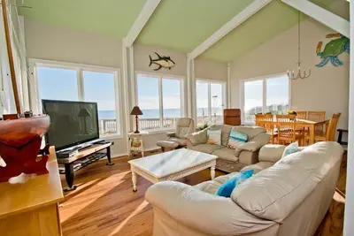 Image de Pelican's Roost, Oceanfront House in Pine Knoll Shores, Nc!