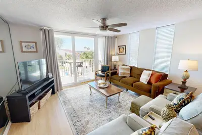 Image de 306c is a Large 2 Br on the Harbor with great rates and free beach buggy
