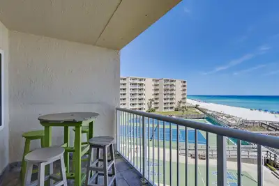 Image de Hsr 402 is a Luxury 2 Br - Completely Renovated and stunning in its decor