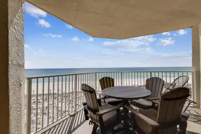 Image de Ir 303 is a fully Renovated 2 Br Gulf Front with amazing views - Washer/Dryer