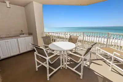 Image de Ir 306 is a nicely Decorated 2 Br with Gulf front views