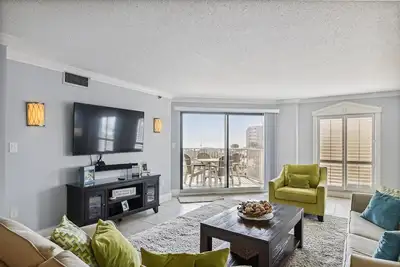 Image de Ir 314 is a Stunning 2 Br Gulfview - Recently Renovated and 60\" Flat Screen