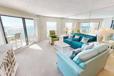 Image de Ir 603 is a 2 Br with recent updates - check out the views!