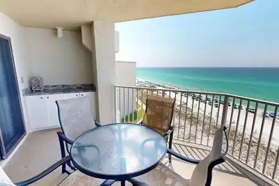 Image de Ir 605 Completely Renovated Gulf front 2 Br with washer/dryer and amazing views