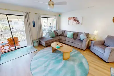 Image de Spc3209 is an upstairs 2 Br with Free Beach Service for 2