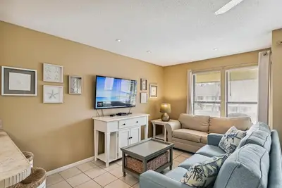 Image de 8226 is an upstairs pet friendly studio located in Sandpiper Cove