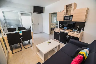Image de Downtown Park Apartment with Balcony 4