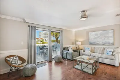 Image de Southbay 55 is 2 Bedroom on the lake with short walk to beach