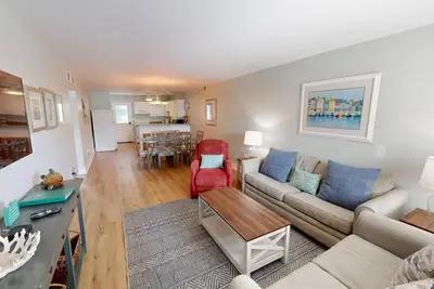 Image de Ground Floor Pool Front Condo Sleeps 8 with easy beach access