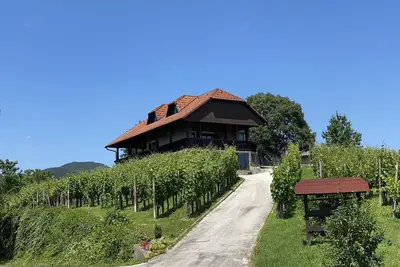 Image de Miha's little hill with Hot tub & Sauna