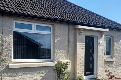 Tom's Place -  a bungalow that sleeps 4 guests  in 2 bedrooms