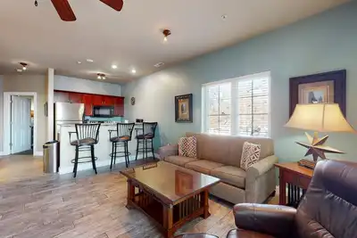 Image de Experience laid-back lakefront living at this Delton Grand condo with pools
