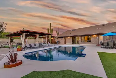 Image de Casa Luna | 8br w/ Pool, Hot Tub, Putting Green | Pet Friendly