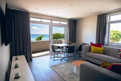 Image de Central Beachfront Living | Luxury Family Escape