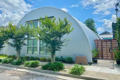 Image de The Moon - Quonset Hut Vacation Rental Heated Pool
