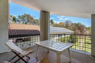Image de Appartement \"Azalea\" avec vue sur les montagnes, piscine partagée et Wi-Fi