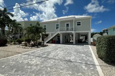 Image de Beautiful 3 Bed 2 Bath Canal Front Home on Ramrod Key