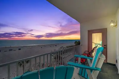 Image de Newly Renovated Condo on Madeira Beach! !