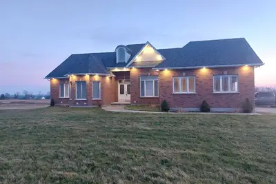 Image de A blend of luxury and natural splendor, nestled in the rural landscape of Oshawa