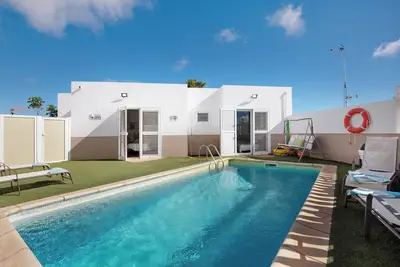 Image de Villa de vacances 'Vv Valdeconcha, Piscina Privada' avec vue sur la mer, piscine privée et Wi-Fi