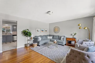 Image de Walk to the Summit and minutes from the Lexington Airport and Keenland!