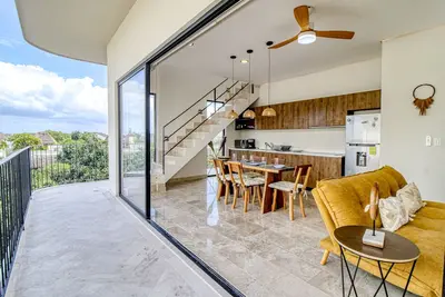 3rd-floor apartment with rooftop pool & on-site gym - walk to shops/dining