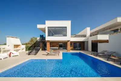 Image de Villa 6 chambres avec piscine, jacuzzi, sauna, table de ping-pong et billard