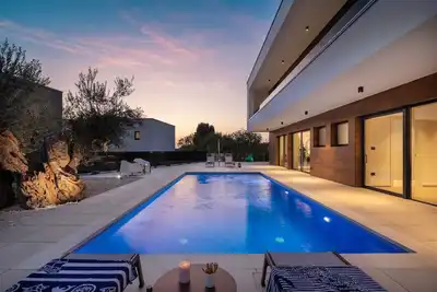 Image de Villa 5 chambres avec piscine, jacuzzi, sauna, table de ping-pong et billard