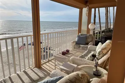 Image de Florida - Redington Beach - Beachfront 2 Br + 2 Baths Unit