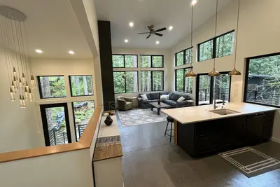 Image de New Build - Luxurious Modern Glacier Cabin