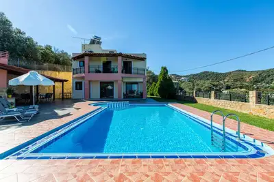 Image de Popular Family Villa, A\/C, Private Pool with Children's Section, Sea Views - 15 mins to the Beach!