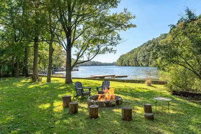 Image de Private 5 bedroom lake front residence