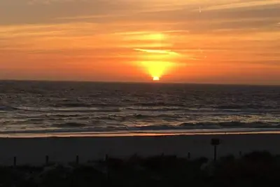 Image de Ami Sunset View Retreat + Dog-friendly