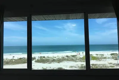 Image de Ami Beach + Gulf View Retreat - Dog-friendly