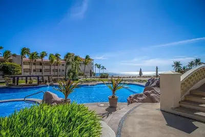 Image de True Beachfront 3-Bed/3-Bath Condo! Best location!
