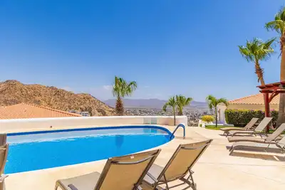 Image de Renovated 2 Br, perfect remote work destination!