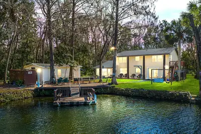 Image de Nanas River House - Weeki Wachee River - Pet Friendly, Kayaks, Kids Watermat!