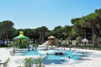 Image de Appartement dans une maison de vacances avec climatisation, piscine, Wifi, Tv, terrasse, parking