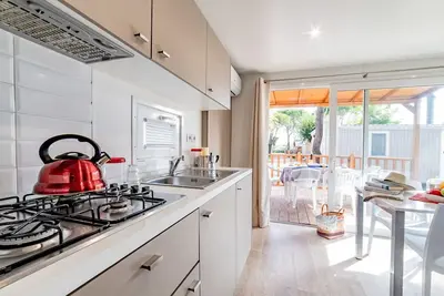 Image de Appartement dans une maison de vacances avec piscine, climatisation, Wifi, Tv, terrasse, parking
