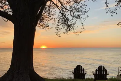 Image de Lakefront home just minutes from wineries. Backyard sunsets!