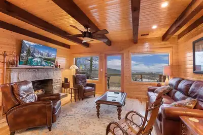 Image de Upscale Cabin with Great Mountain Views