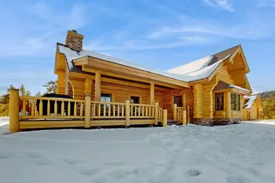 Image de Sun-filled mountain home with large deck, games, & views - near skiing & trails