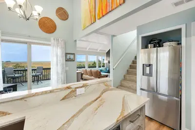 Image de Located in Sea Palms with beautiful Marsh views!