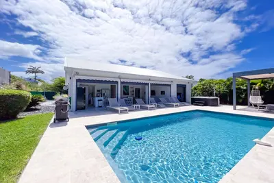 Image de Villa de Luxe avec Piscine Pointe des Chateaux