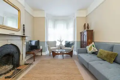 Image de Oakwood House Summary