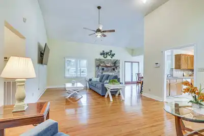 Image de Secluded Mount Pleasant Home - 6 Mi to Beaches!