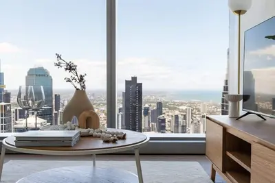Image de A 2br Apt with Stunning City Views, Free Parking