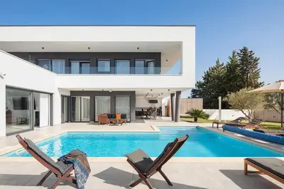 Image de Belle maison à Banjole avec Wi-Fi