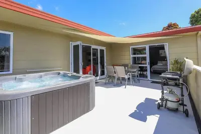 Image de Stay at 5a | Lynmore Location with Spa Pool