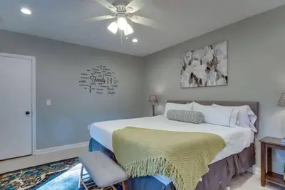 Image de Apartment w/ Gazebo-Swanky Savannah Style